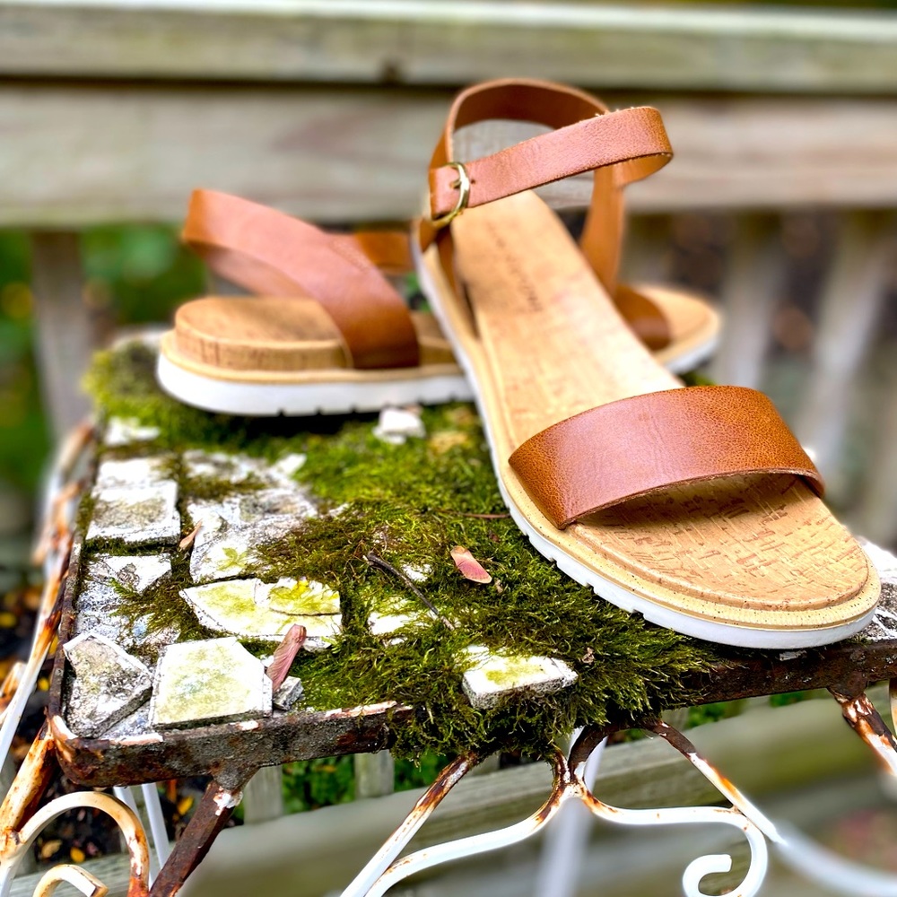 Sun & Stone Tan women sandals 8